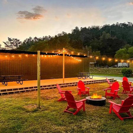 Mountain Explorer'S Haven Seri Kembangan Exterior foto